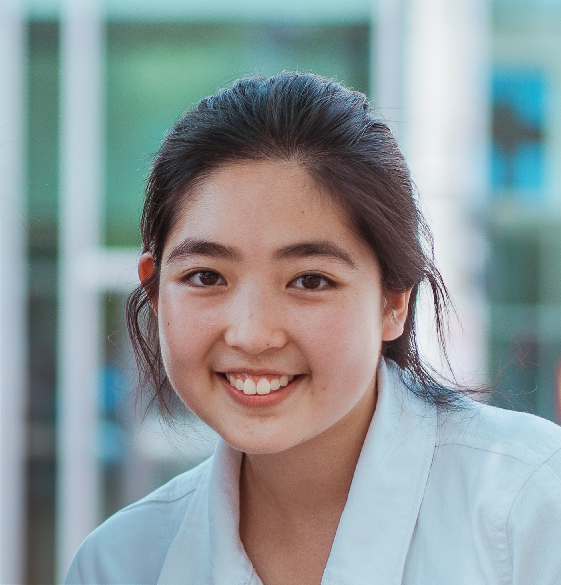 Emily Zou Headshot